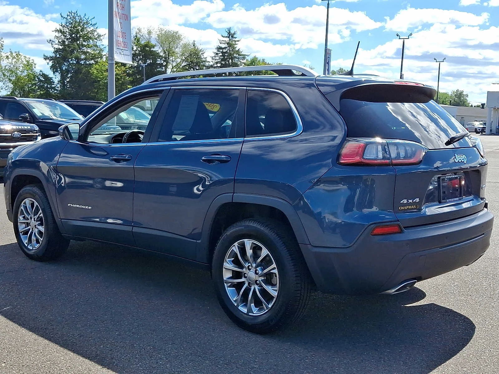 Used 2021 Slate Blue Pearlcoat Jeep Latitude Lux image 4