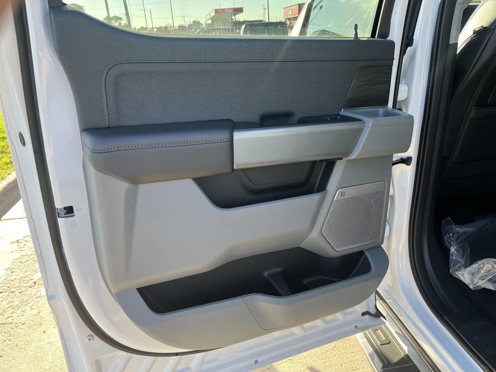 New 2026 Oxford White Ford LARIAT image 10