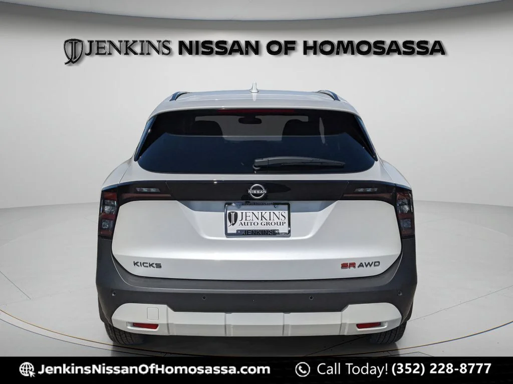 Used 2025 White Nissan SR image 5