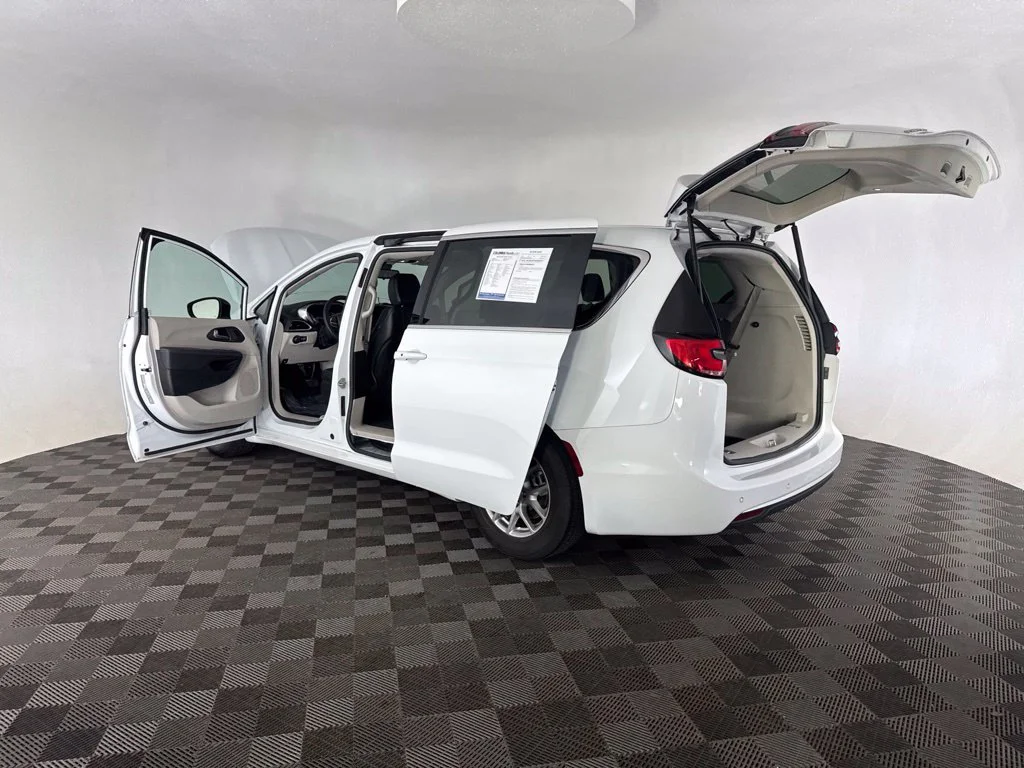 Used 2024 White Chrysler Touring L image 18