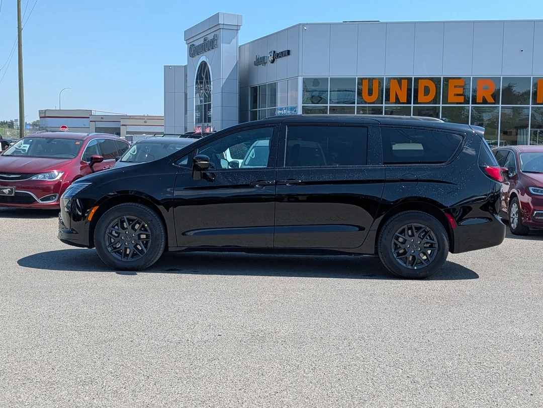 New 2027 Black Chrysler Select - - AWD - Customer Preferred Pkg 27L - Safety Sphere - Full Sunroof & More! image 5