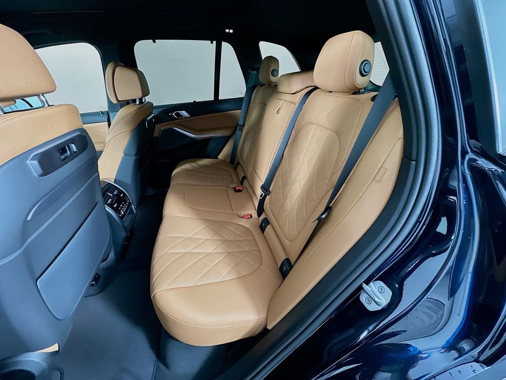 New 2026 Carbon Black Metallic BMW xDrive40i image 17