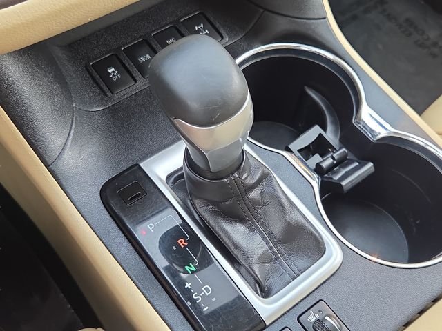 Used 2019 Blizzard Pearl Toyota XLE image 23
