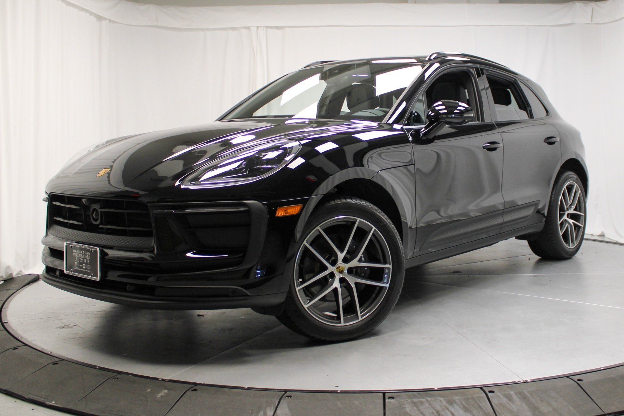 2025 Porsche Macan T
