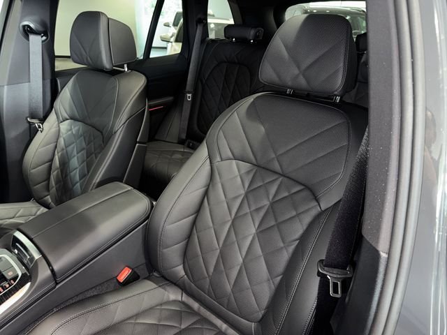 New 2026 Dravit Grey Metallic BMW xDrive50e image 24