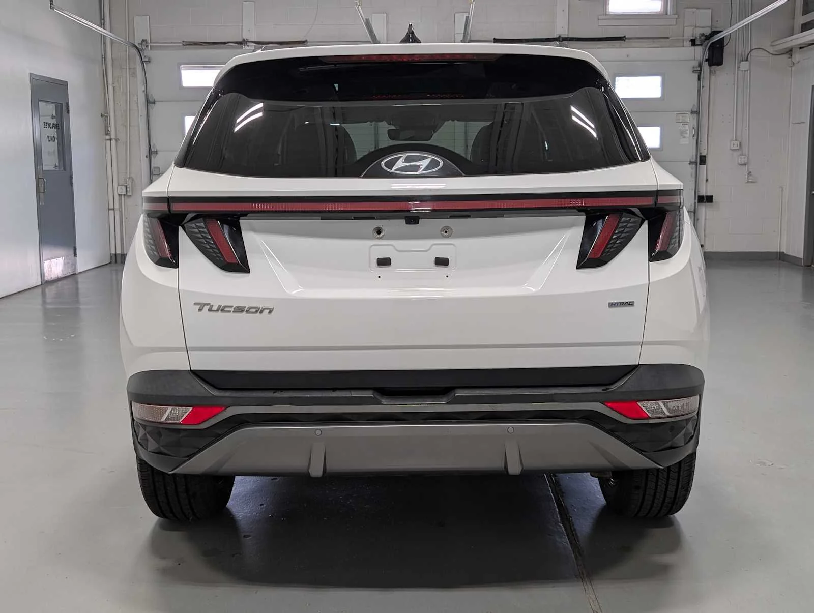 Used 2023 Serenity White Pearl Hyundai Limited image 9