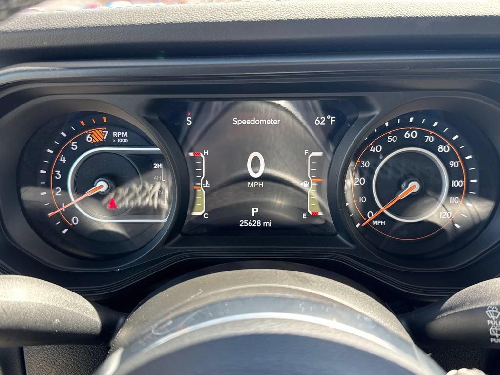 Used 2025 White Jeep 4-Door Sahara 4x4 image 21
