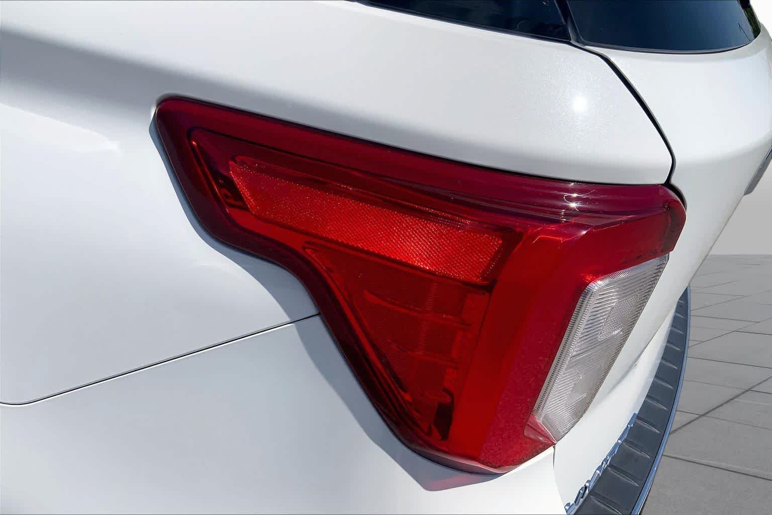 Used 2022 Star White Metallic Tri-Coat Ford Limited image 29