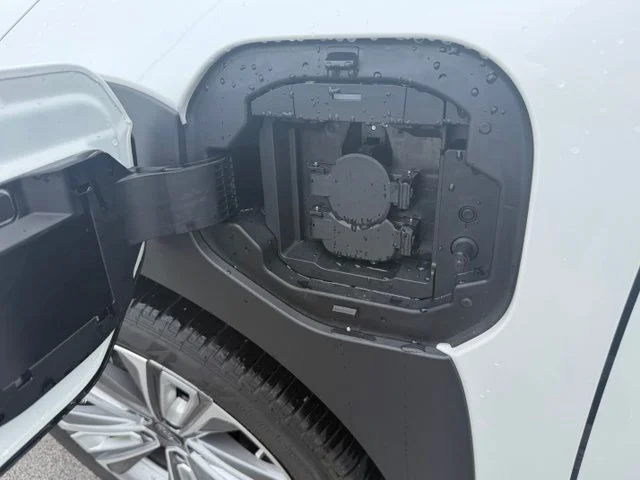 Used 2025 White Subaru Limited image 13