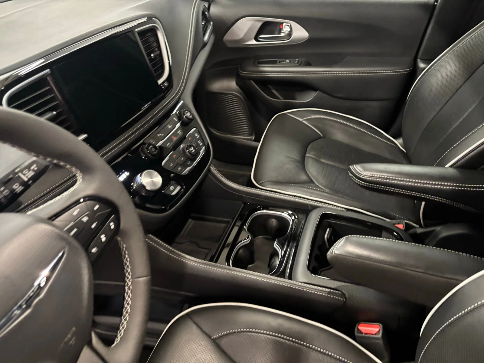 Used 2025 Red Chrysler Limited image 17