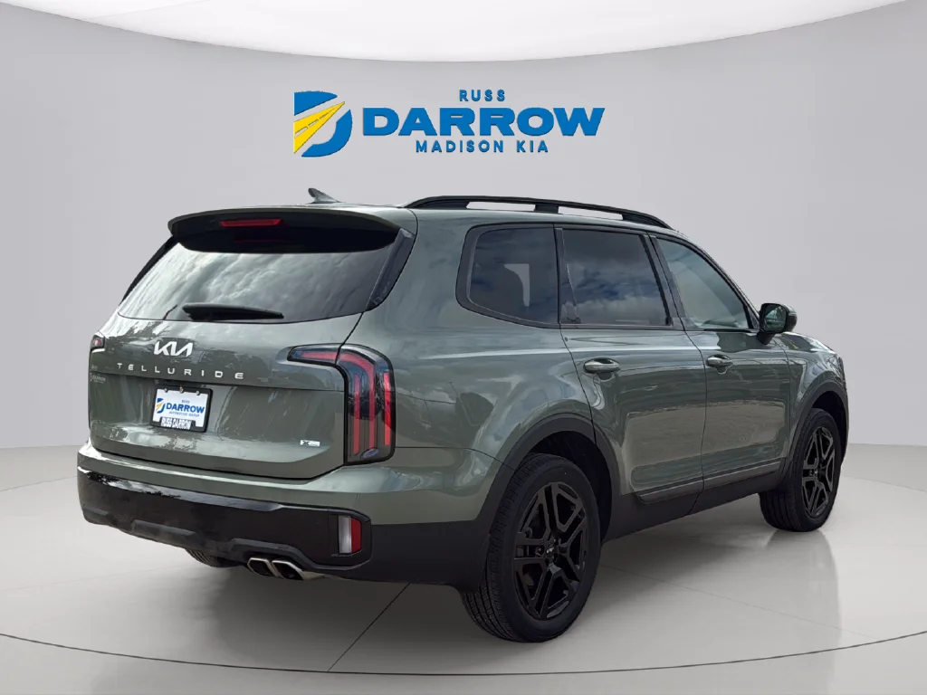 Used 2024 Jungle Green Kia EX X-Line image 5