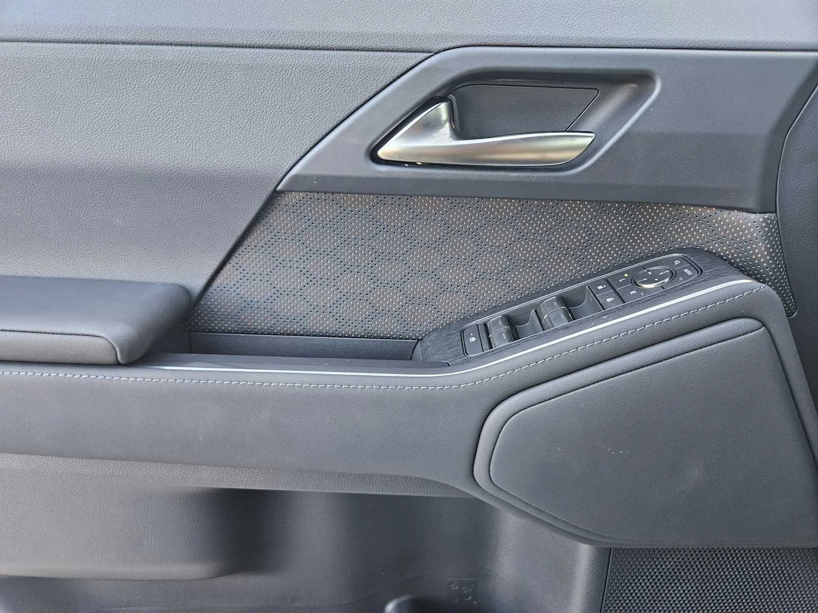 Certified Used 2026 INCOGNITO Lexus Premium+ image 17