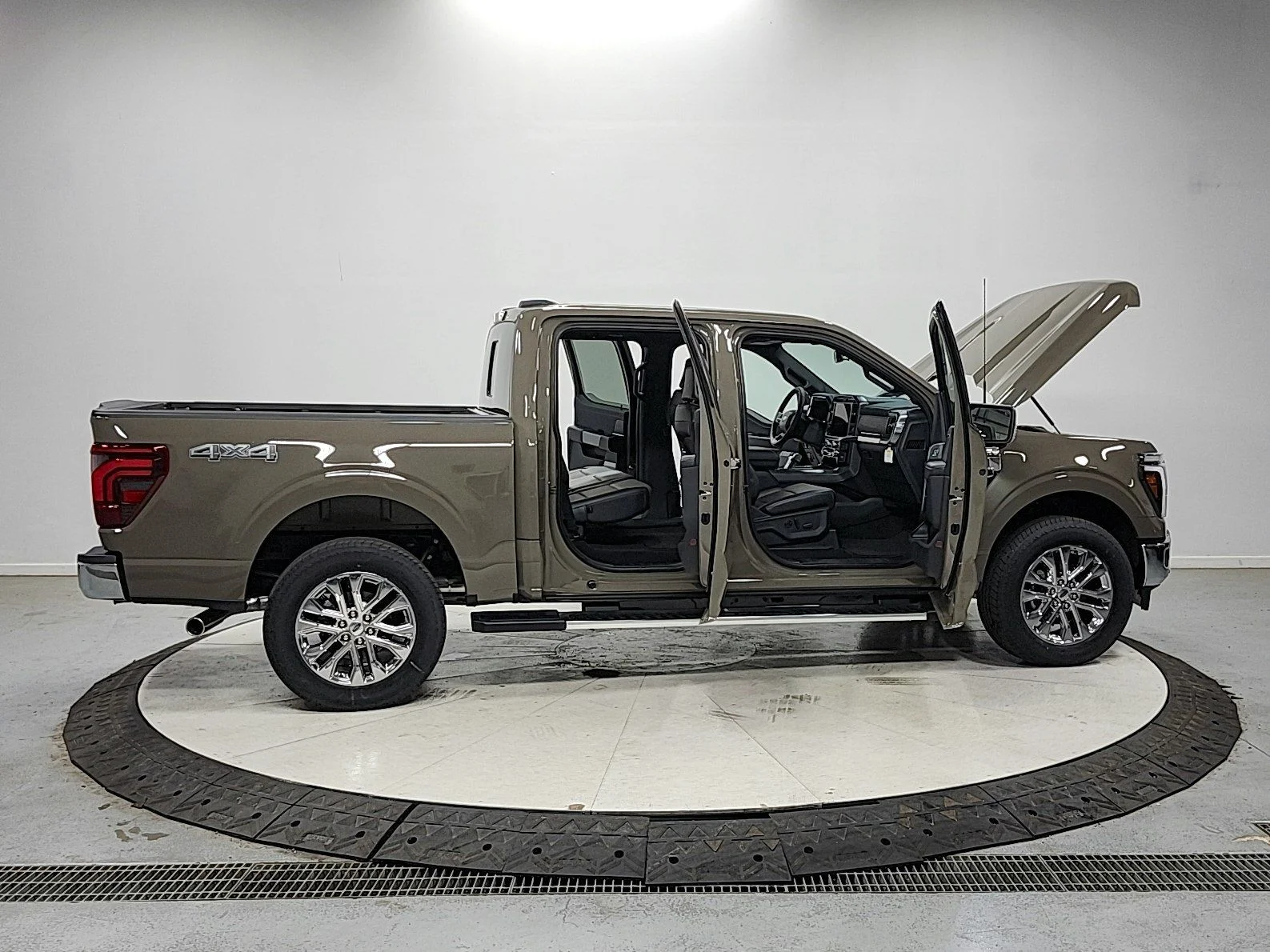 New 2026 Gray Ford Lariat image 16