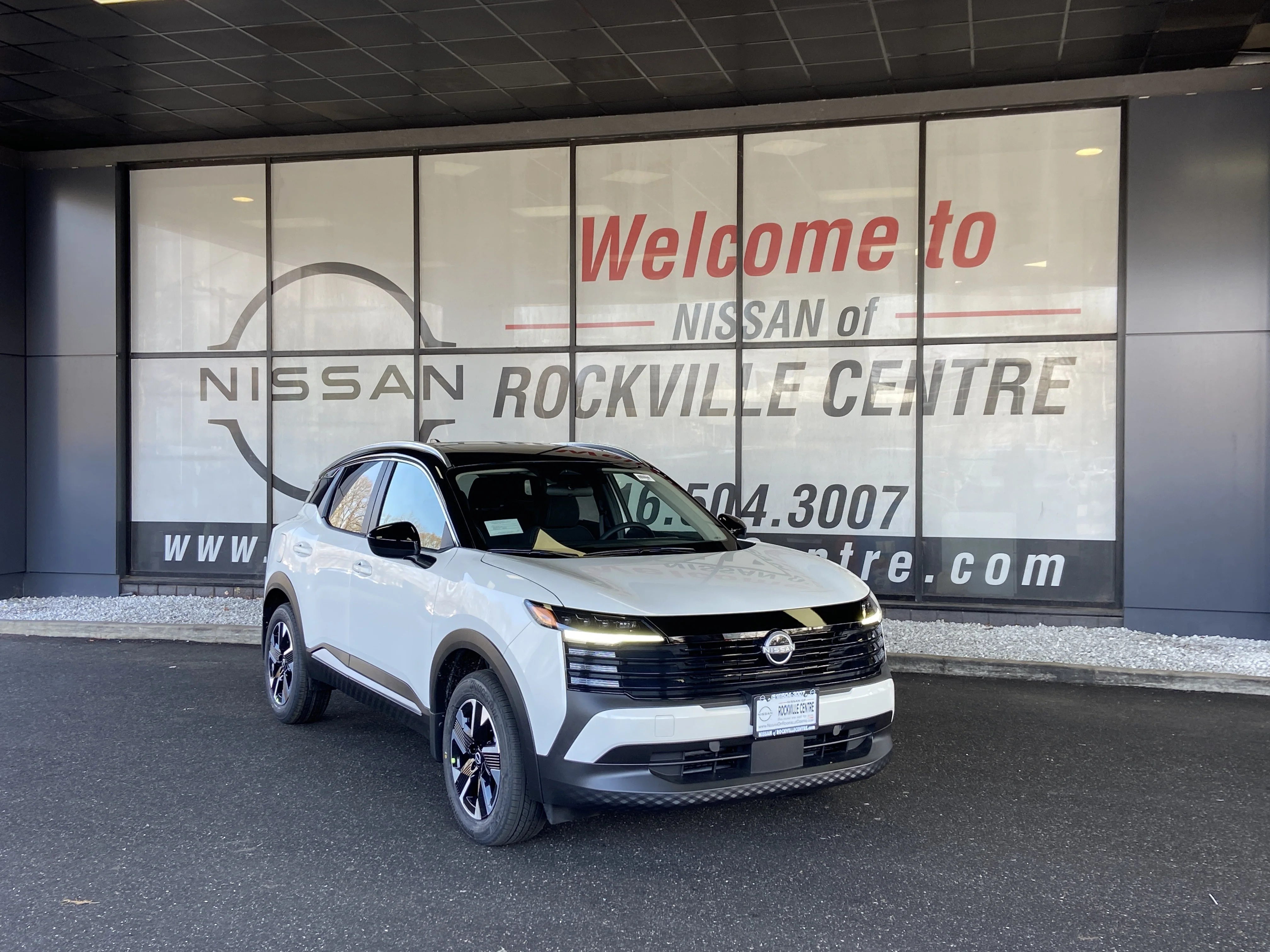 New 2026 Aspen White Tricoat/Super Black Nissan SV image 1