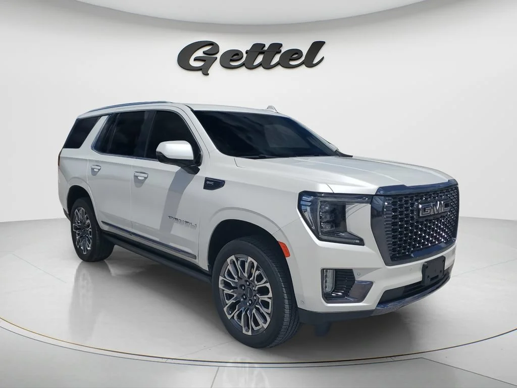 Used 2024 White Frost Tricoat GMC Denali Ultimate image 3