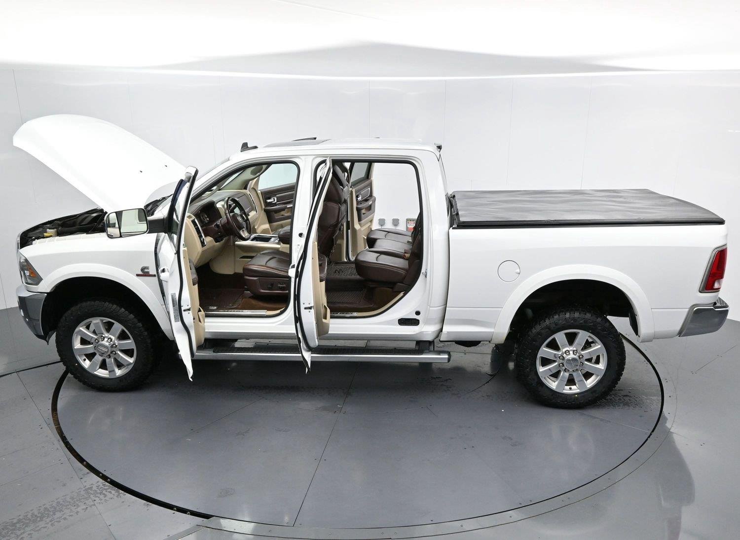 Used 2018 Bright White Clearcoat Ram Longhorn image 43