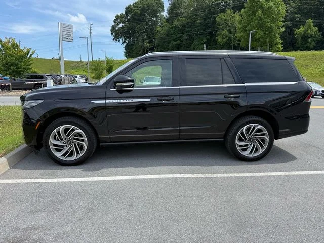 Used 2025 Black Lincoln Reserve image 6