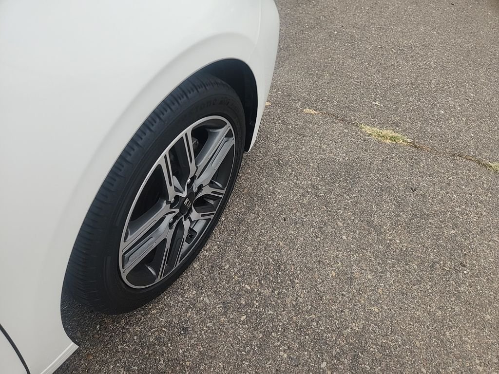 Used 2019 White Kia S image 15