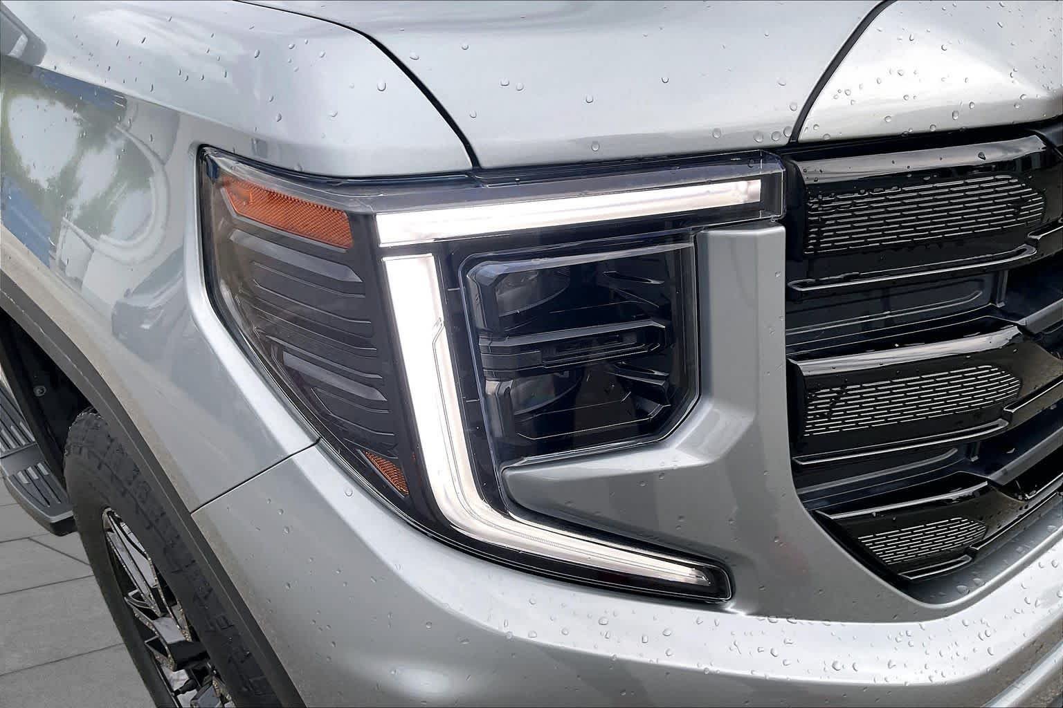 Used 2025 Sterling Metallic GMC Elevation image 27