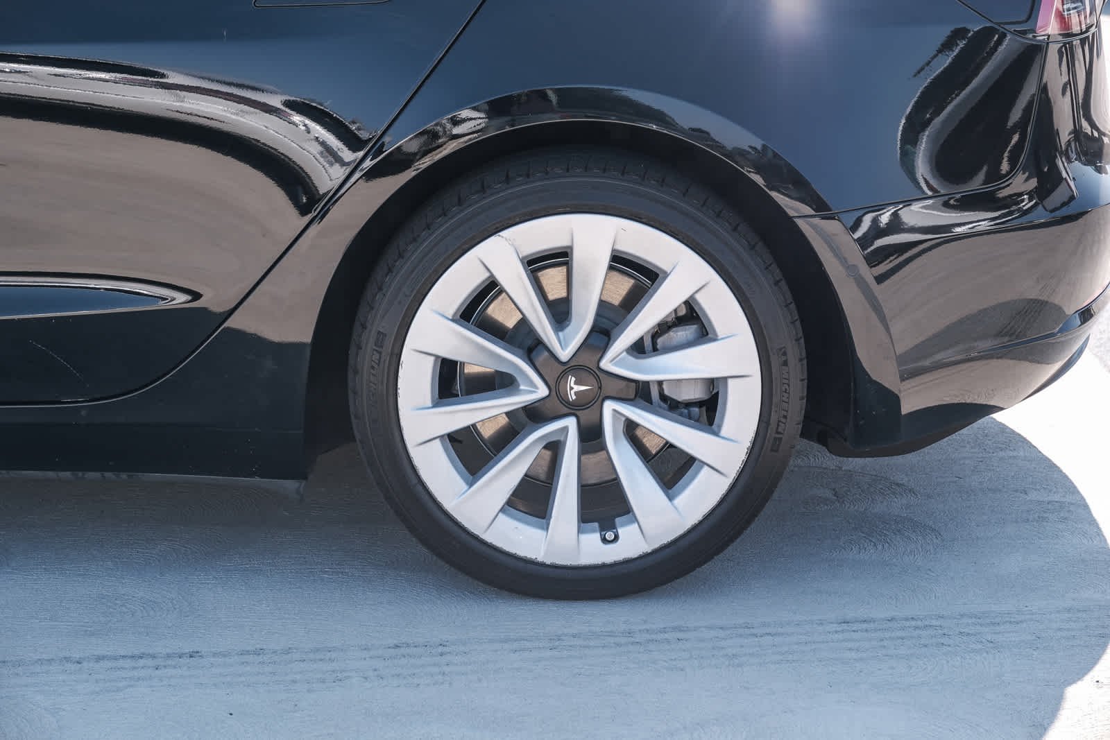 Used 2022  Tesla  image 9