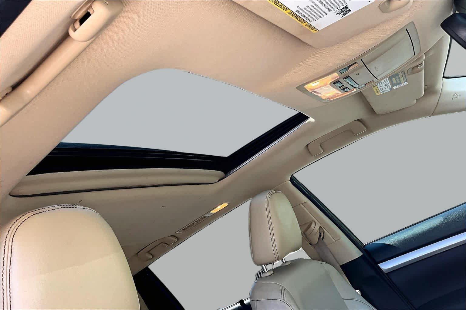 Used 2018 Predawn Gray Mica Toyota XLE image 14