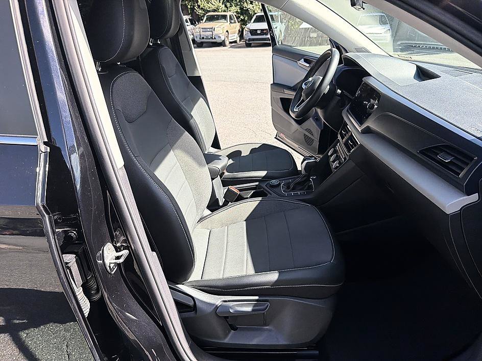 Used 2022 Black Volkswagen SE image 20