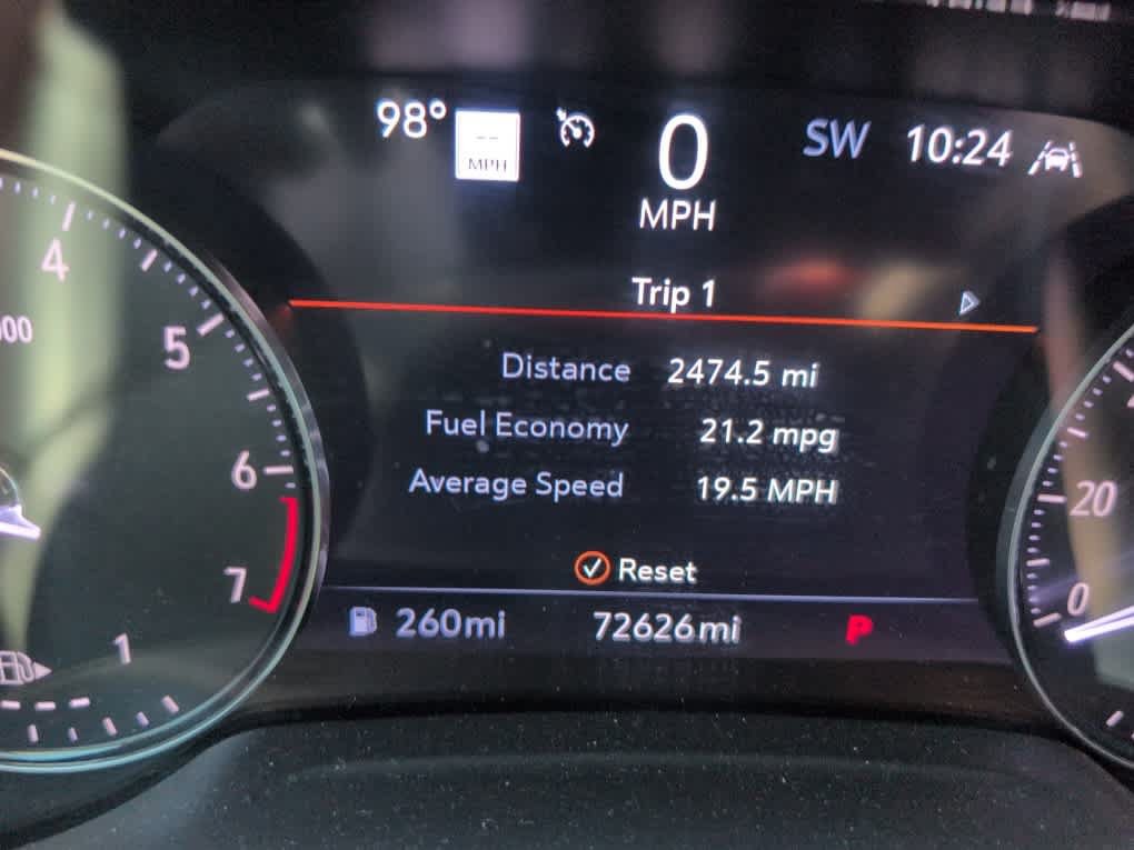 Used 2021 Summit White Buick Essence image 9