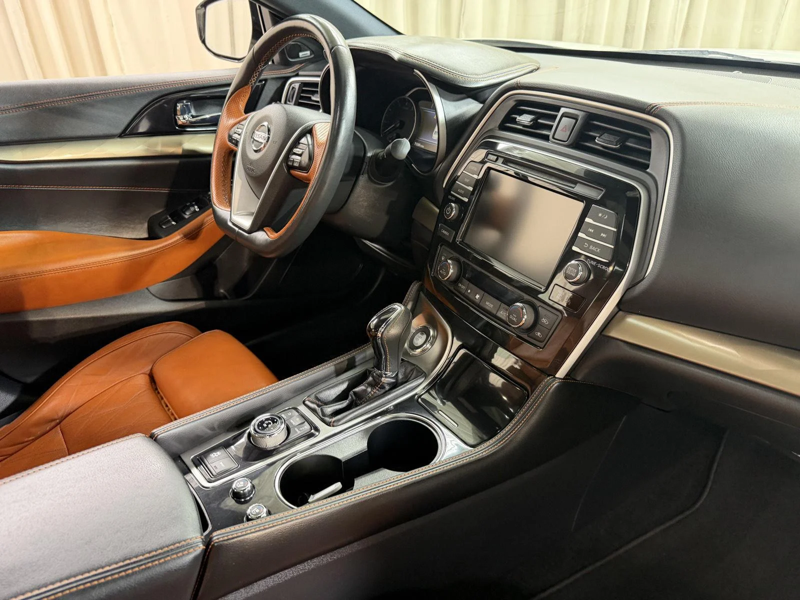 Used 2019 Pearl White Tricoat Nissan Platinum image 35