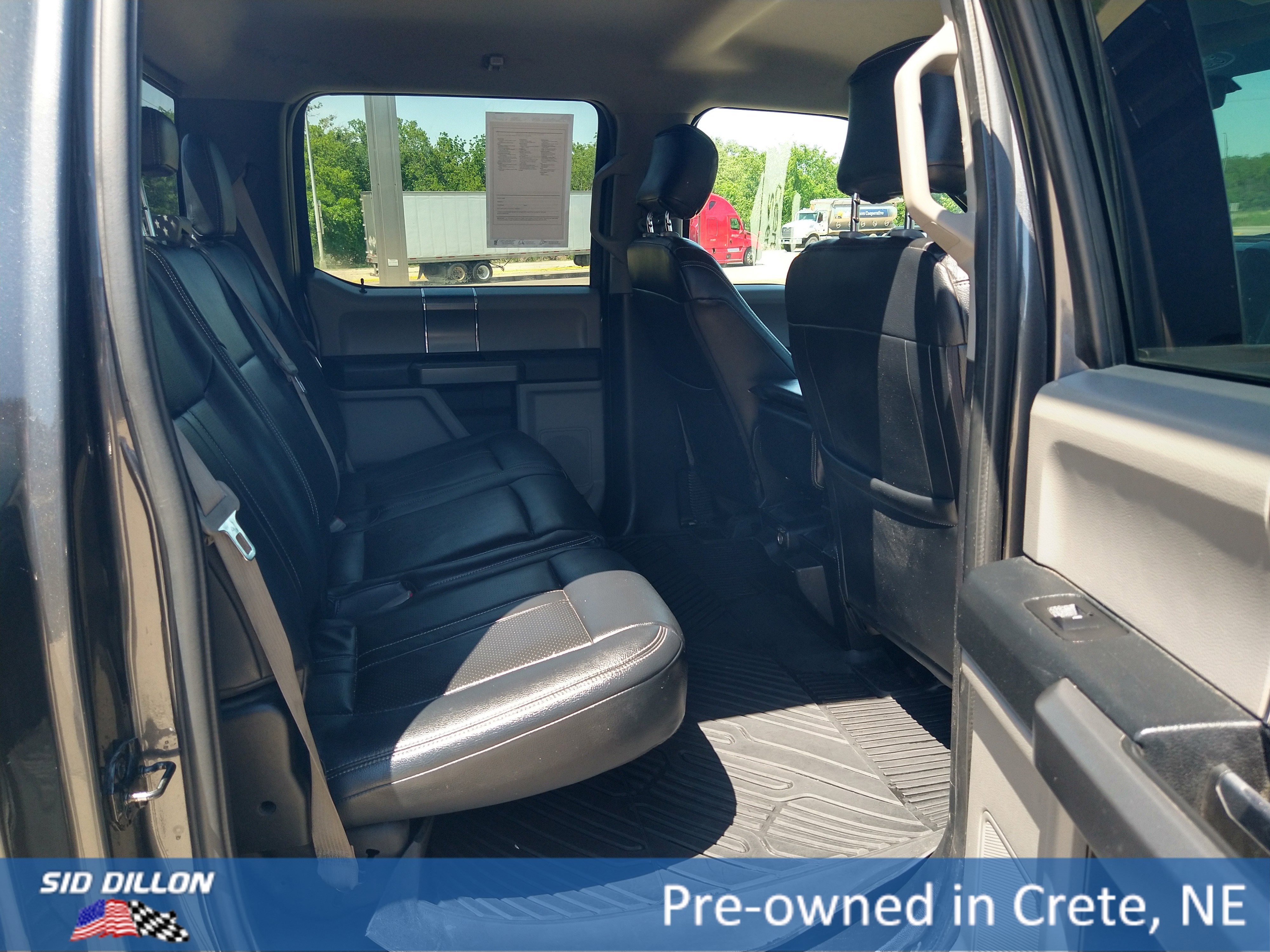 Used 2017 Magnetic Metallic Ford XLT image 5