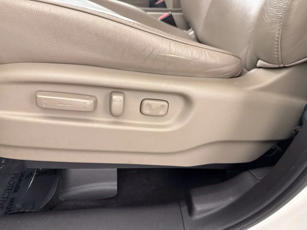 Used 2017 White Honda EX-L image 38