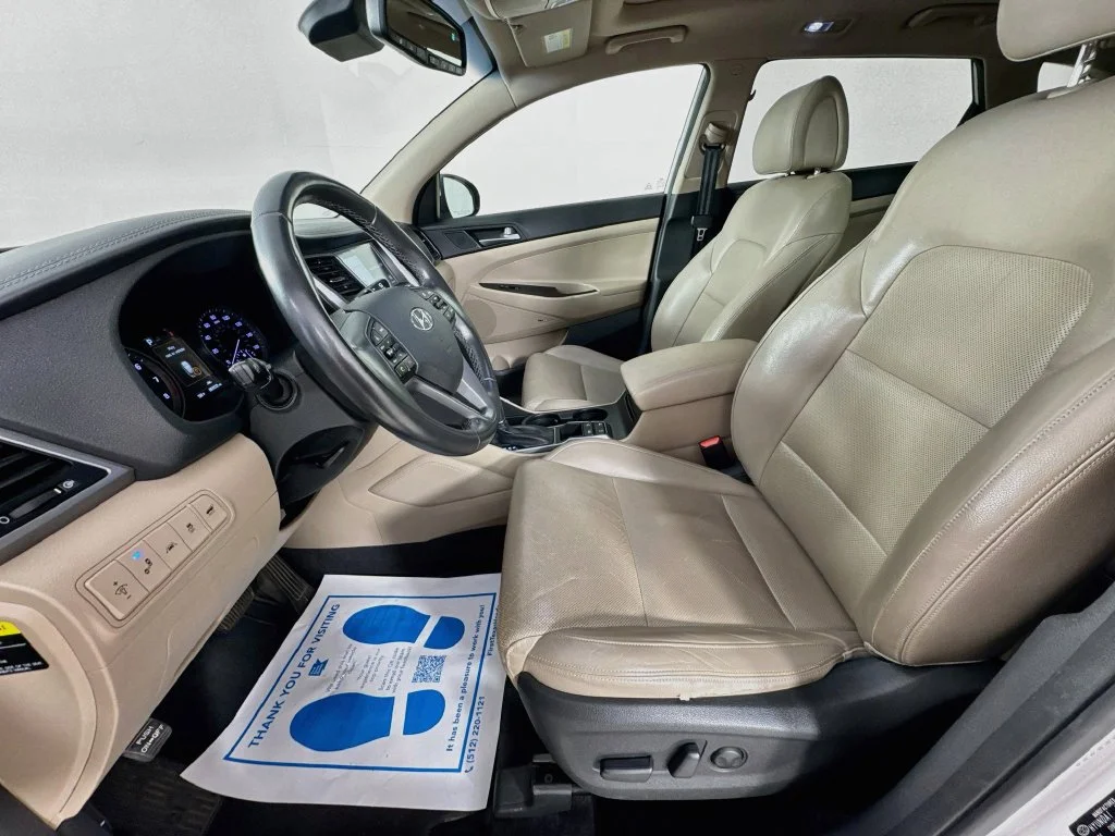 Used 2017 Winter White Hyundai Limited image 27
