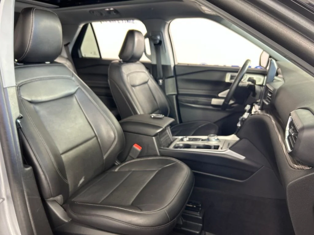 Used 2023 Silver Ford Limited image 24