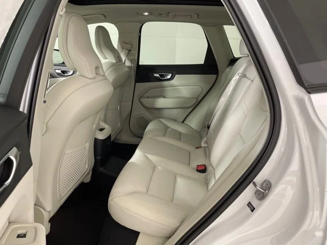 Certified Used 2024 Crystal White Volvo Plus image 37