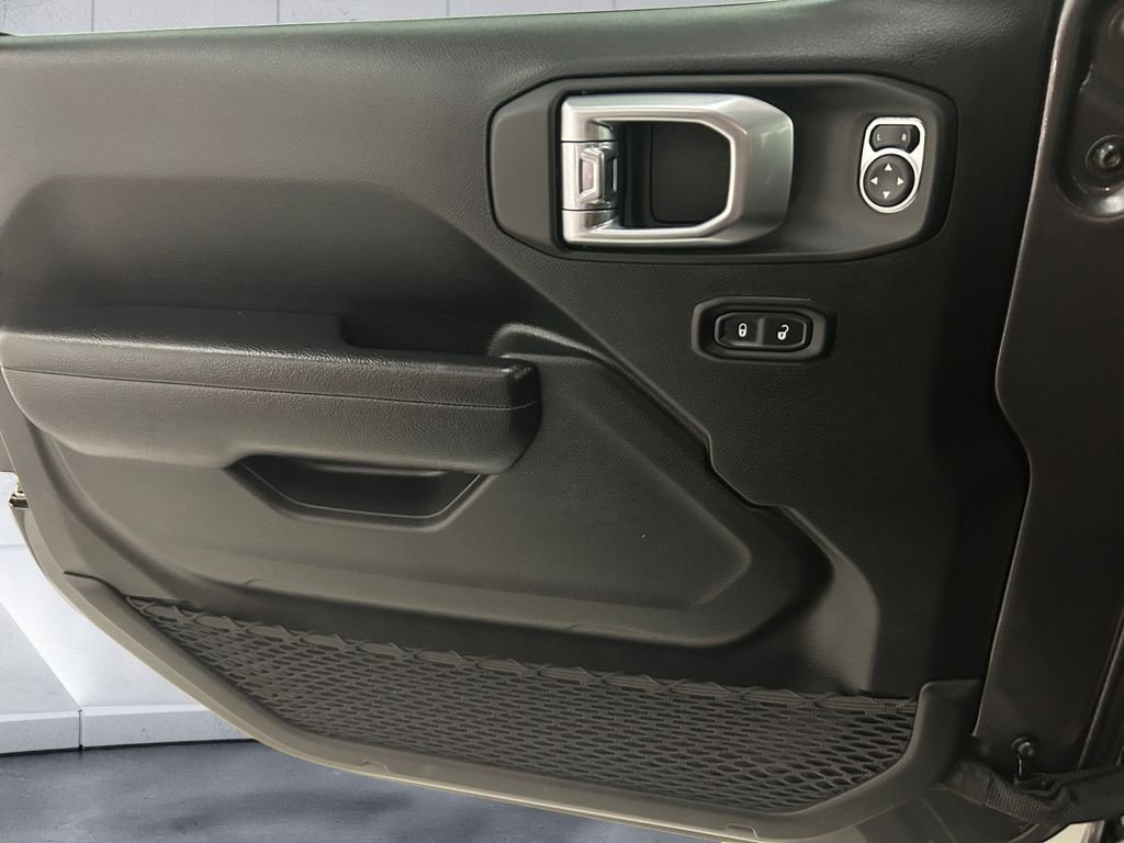 Used 2023 Gray Jeep Rubicon image 12