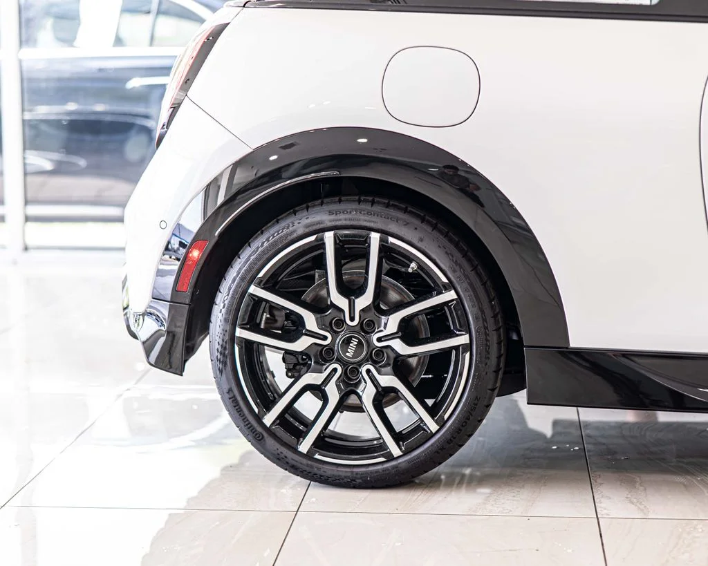 Used 2026 White MINI Signature Plus image 11