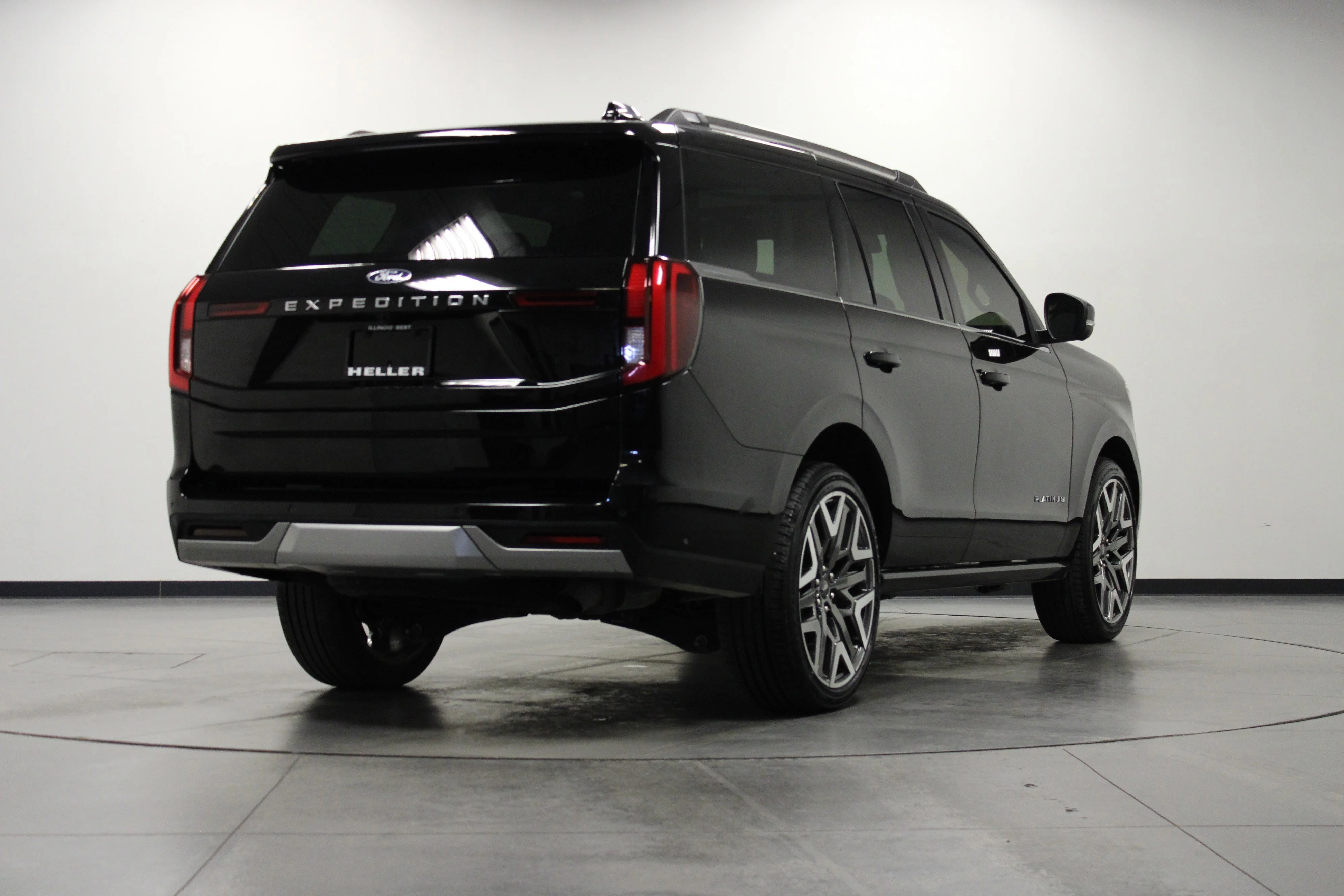 Used 2025 Agate Black Metallic Ford Platinum image 4
