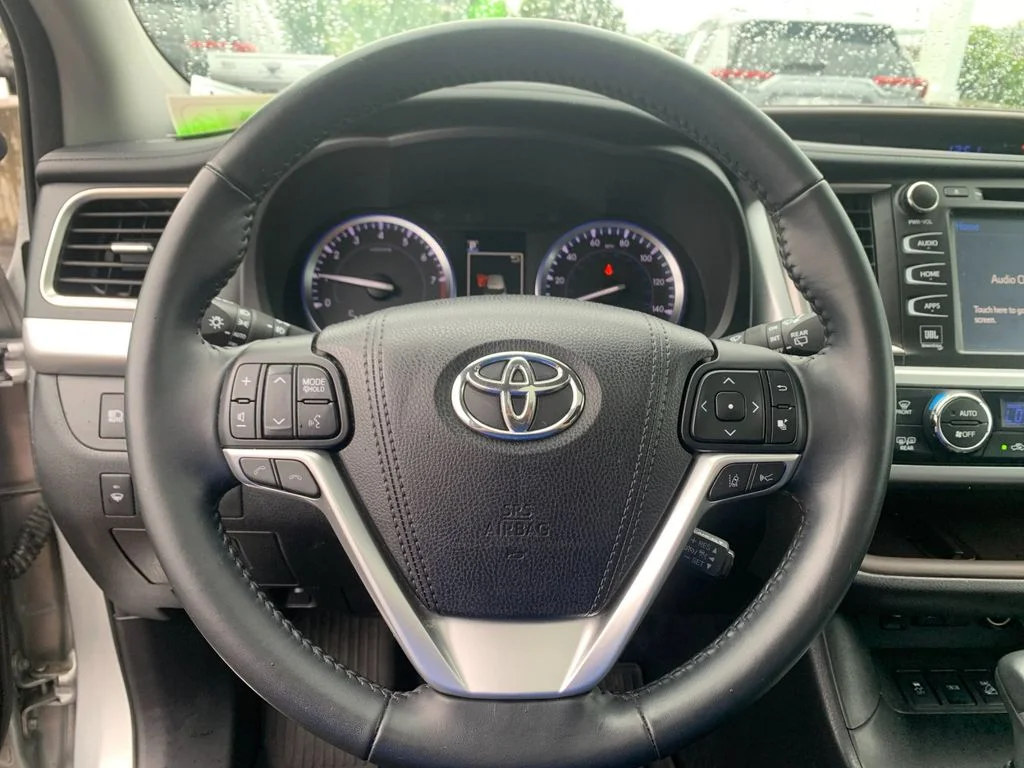 Used 2018 Silver Toyota Limited image 26