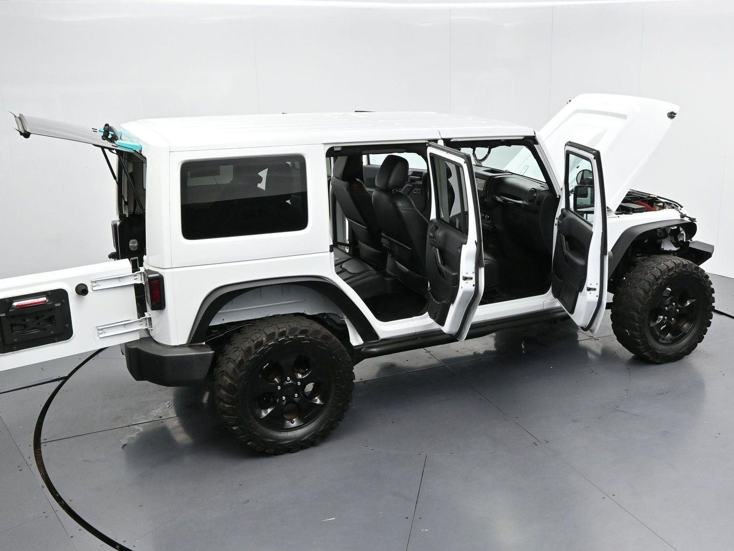 Used 2015 Bright White Clearcoat Jeep Altitude image 37