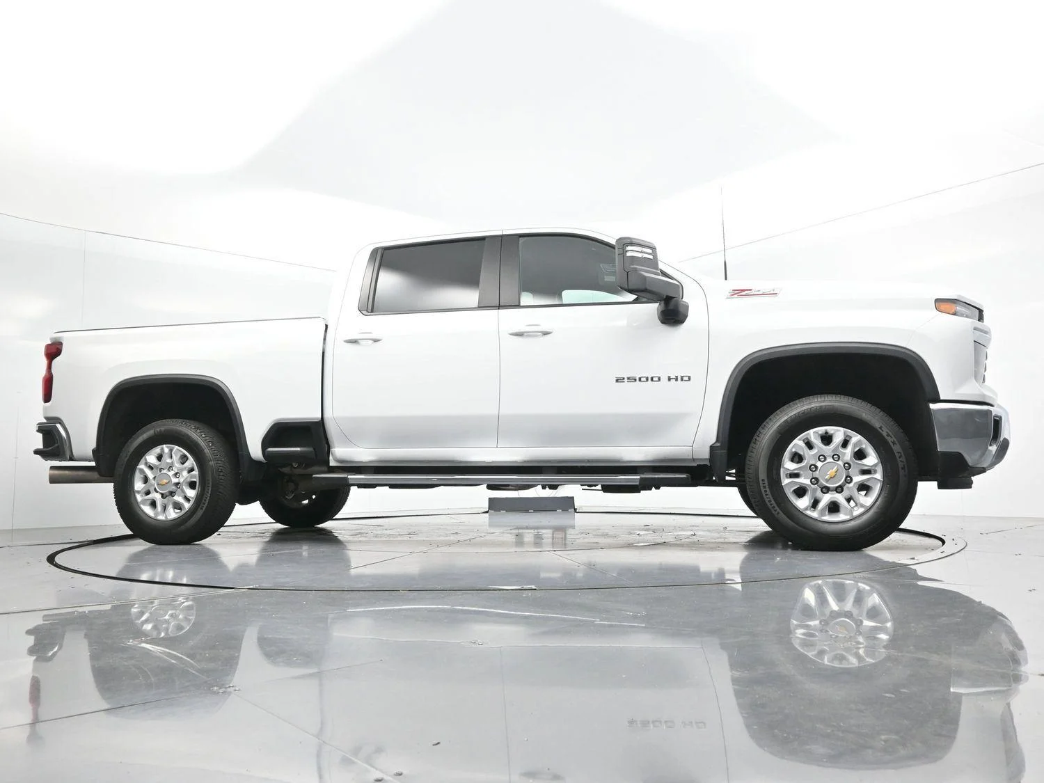 Used 2025 Summit White Chevrolet LT image 38