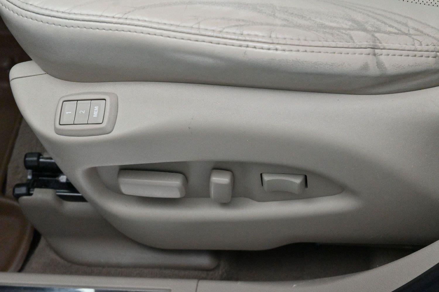 Used 2014 Platinum Ice Tricoat Cadillac Luxury Collection image 14