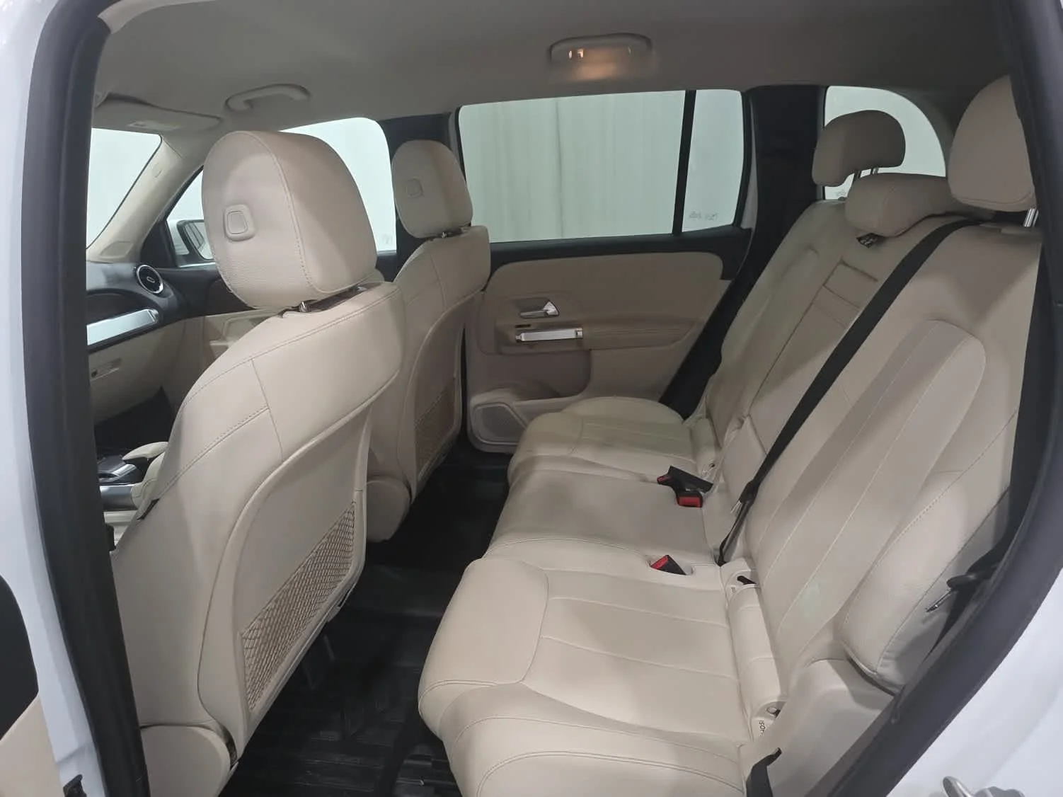 Used 2022 White Mercedes-Benz 4MATIC® image 13