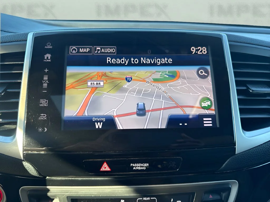 Used 2017  Honda Touring image 17