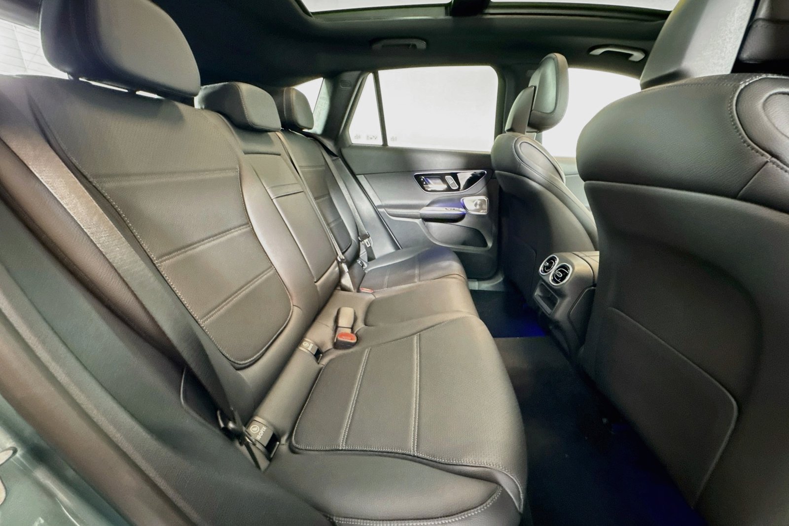 New 2026 Verde Silver Metallic Mercedes-Benz GLC 300 image 25