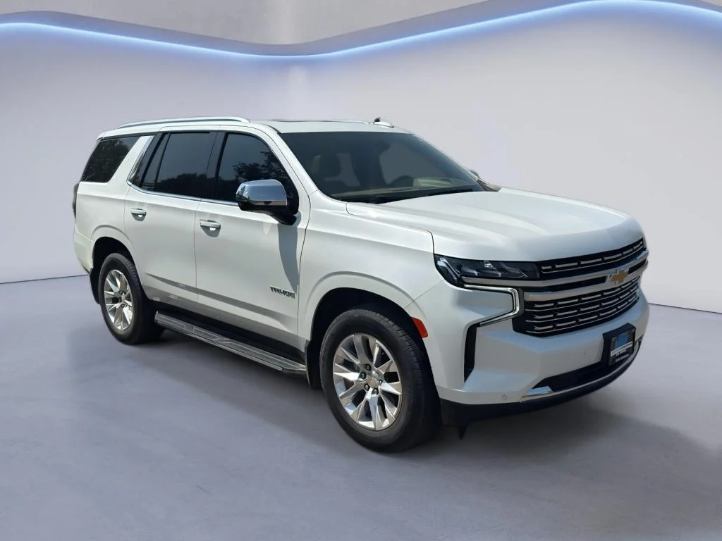 Used 2023 Iridescent Pearl Tricoat Chevrolet Premier image 7