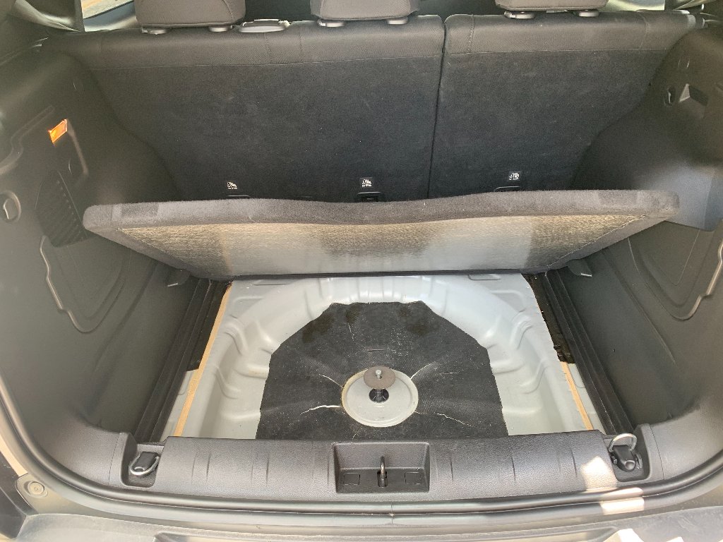 Used 2021 Black Clearcoat Jeep Latitude image 19