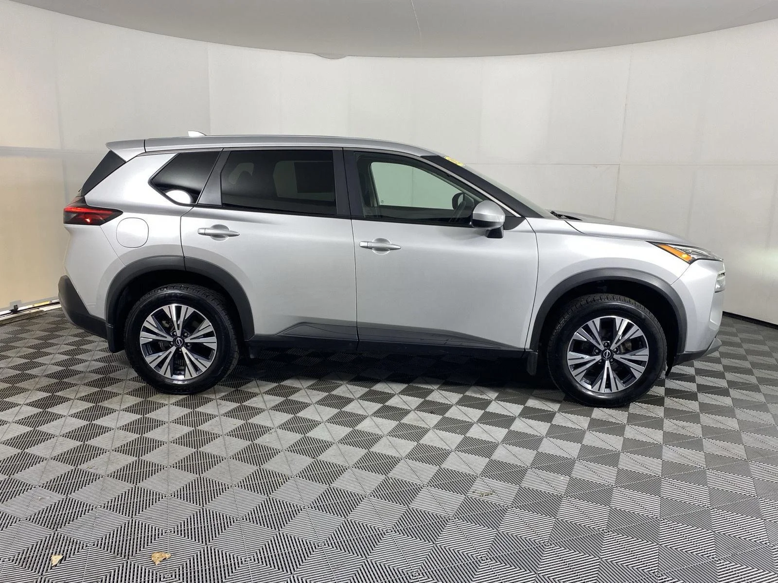 Used 2023 Brilliant Silver Metallic Nissan SV image 9