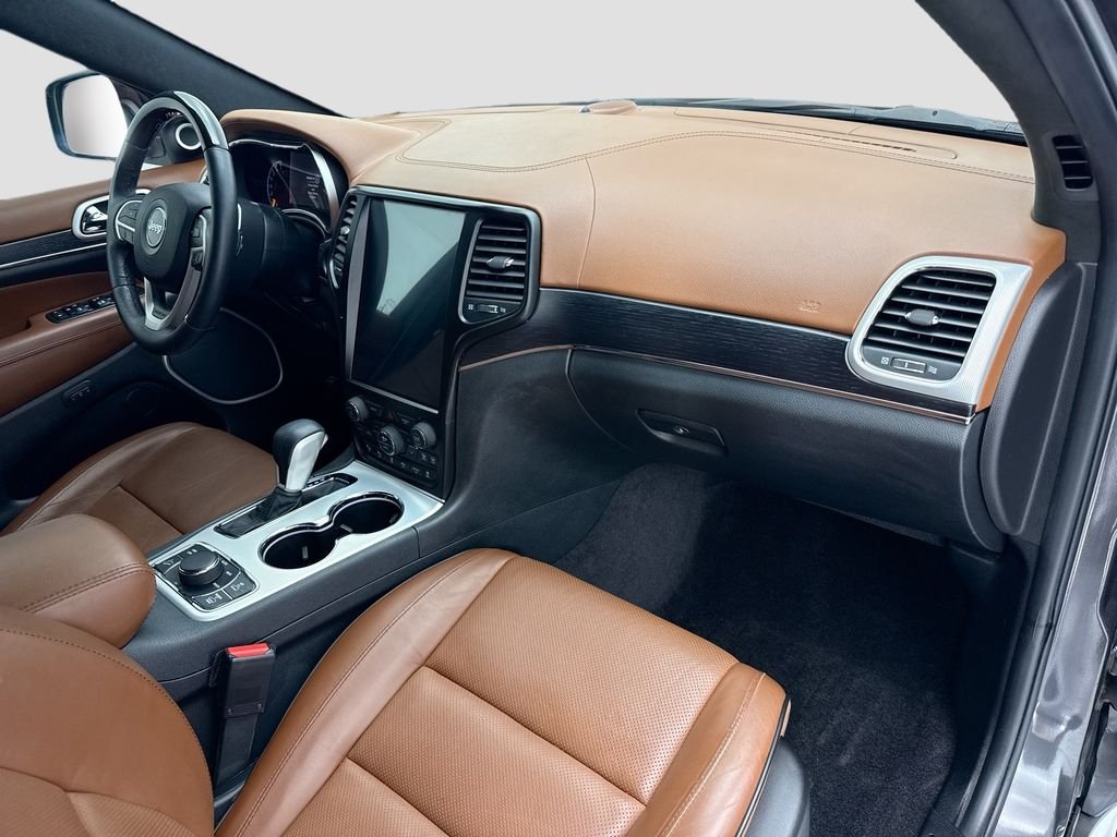 Used 2018 Crystal Metallic Jeep Summit image 15