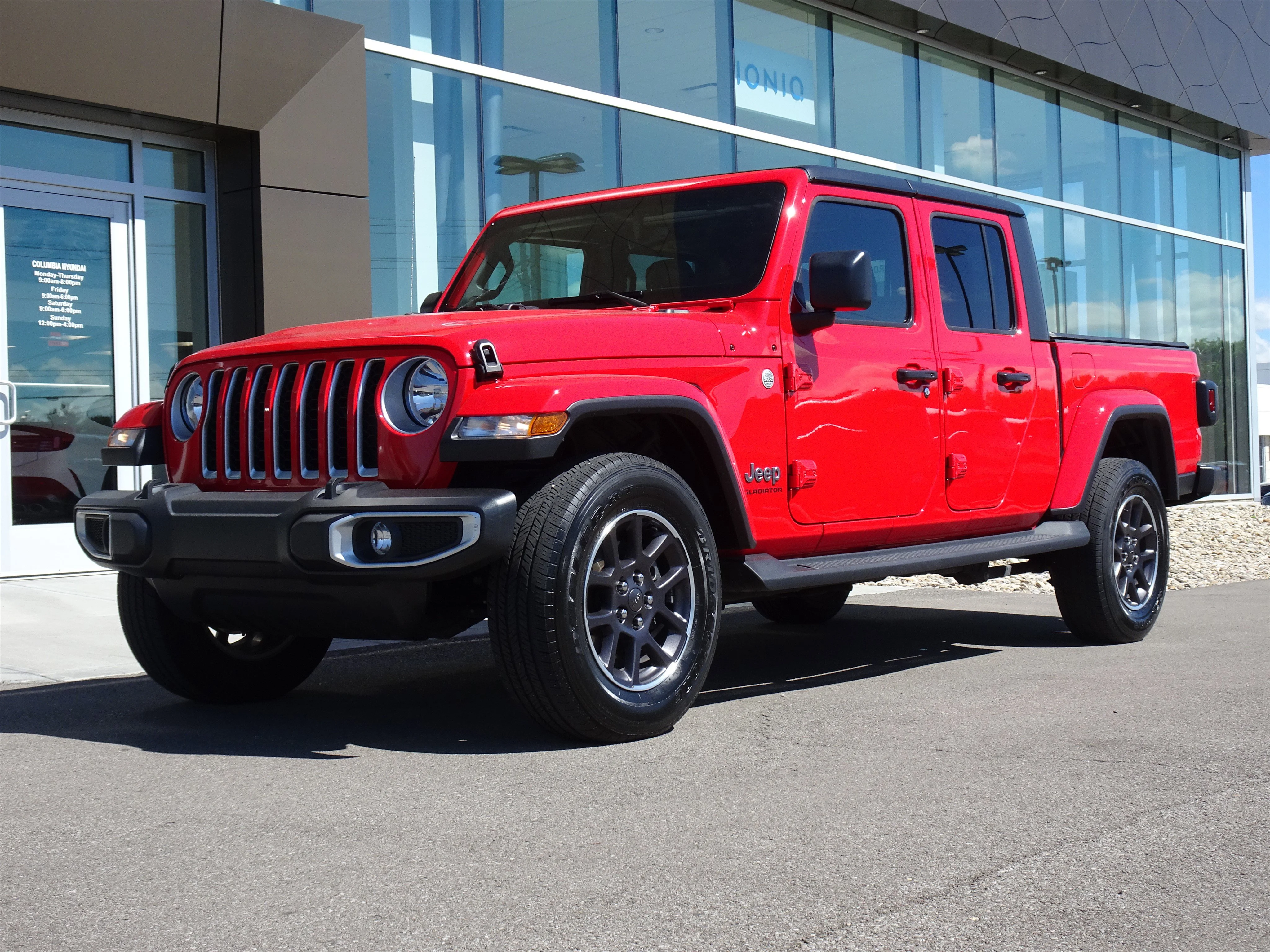 2022 Jeep Gladiator Overland's photo