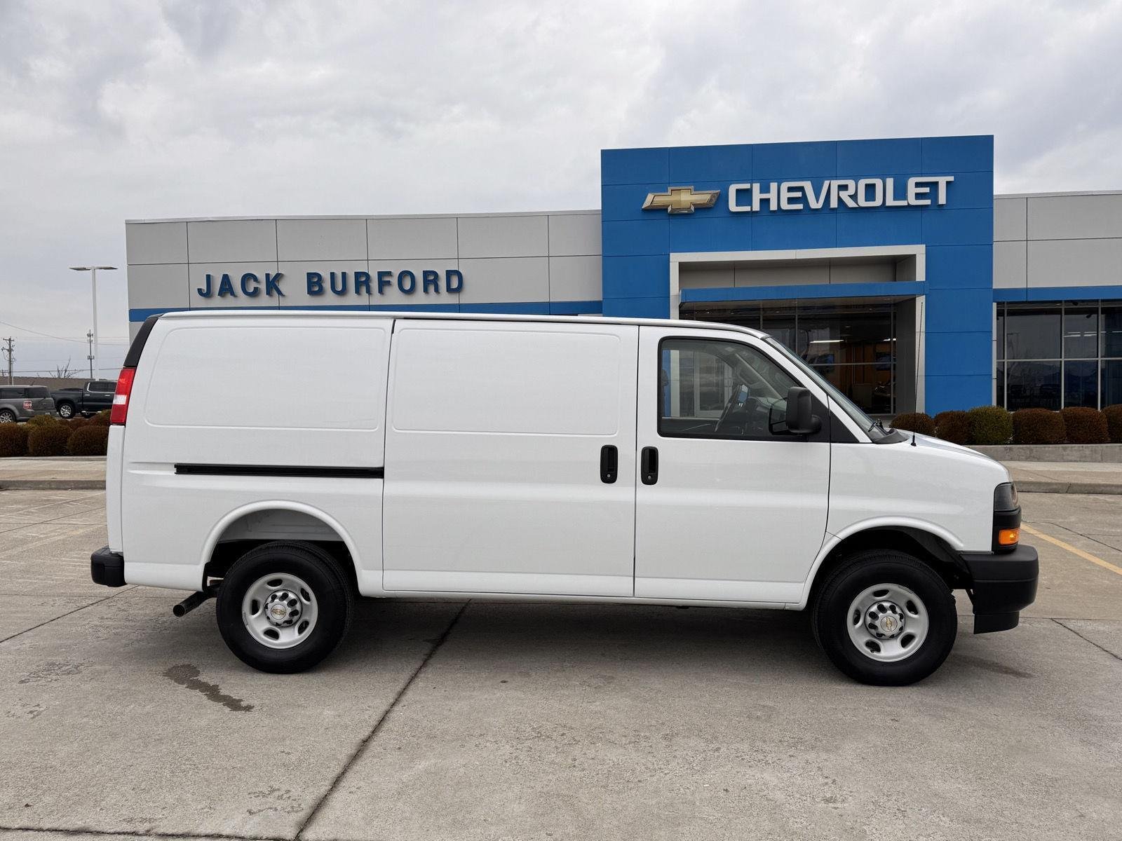 2026 Chevrolet Express Cargo Work Van - Photo 43