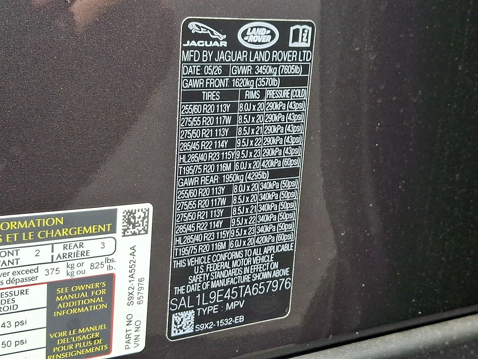 New 2026 Charente Grey Premium Metallic - 1DN Land Rover Dynamic SE image 16